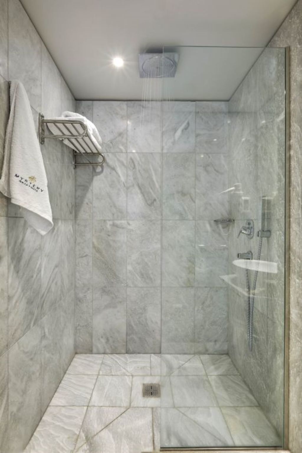 Skiathos-Mystery-Luxury-Residence-tuš kabina-.jpg