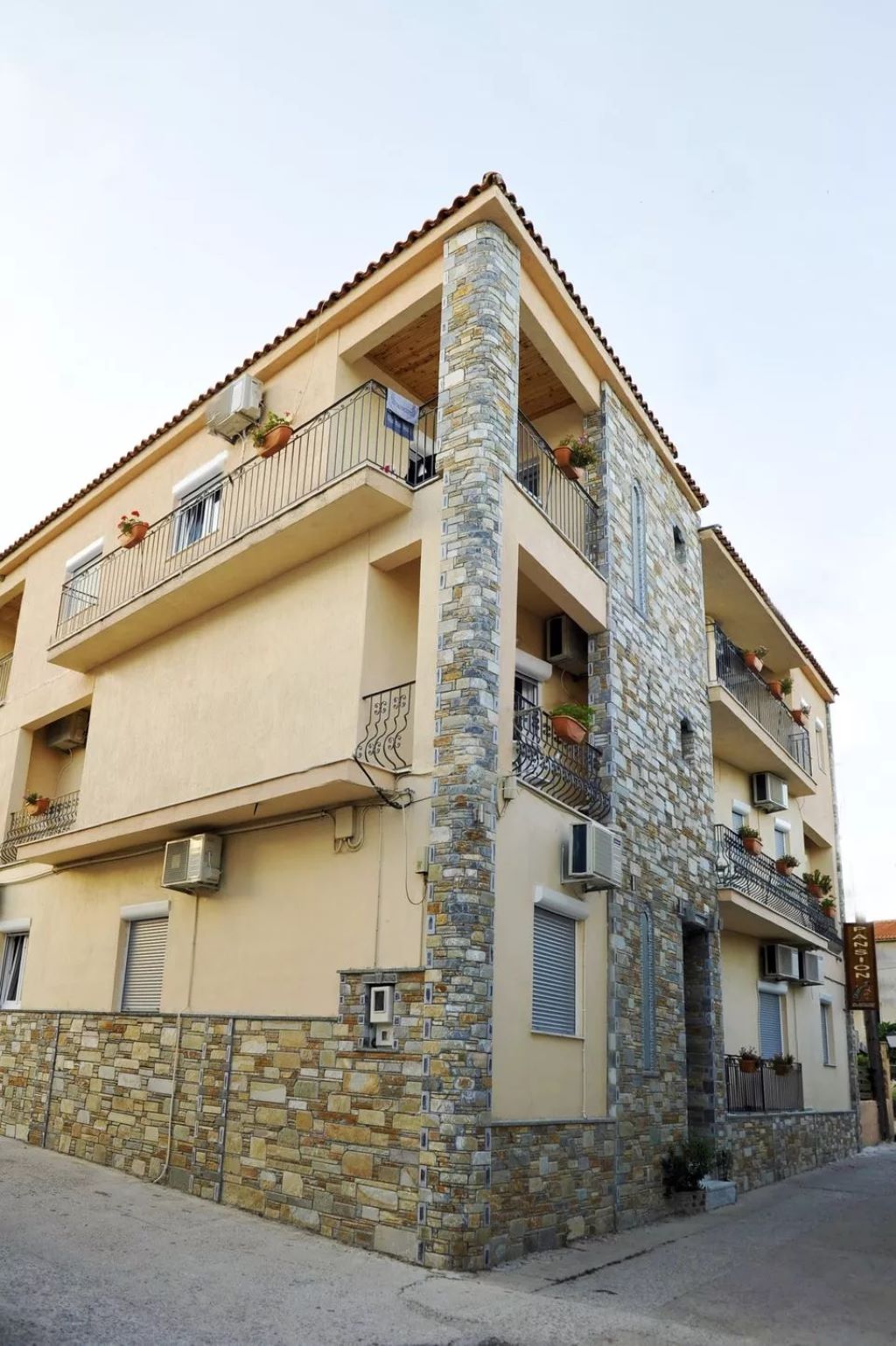 Skianthion Rooms-Spoljasnji izgled.jpg