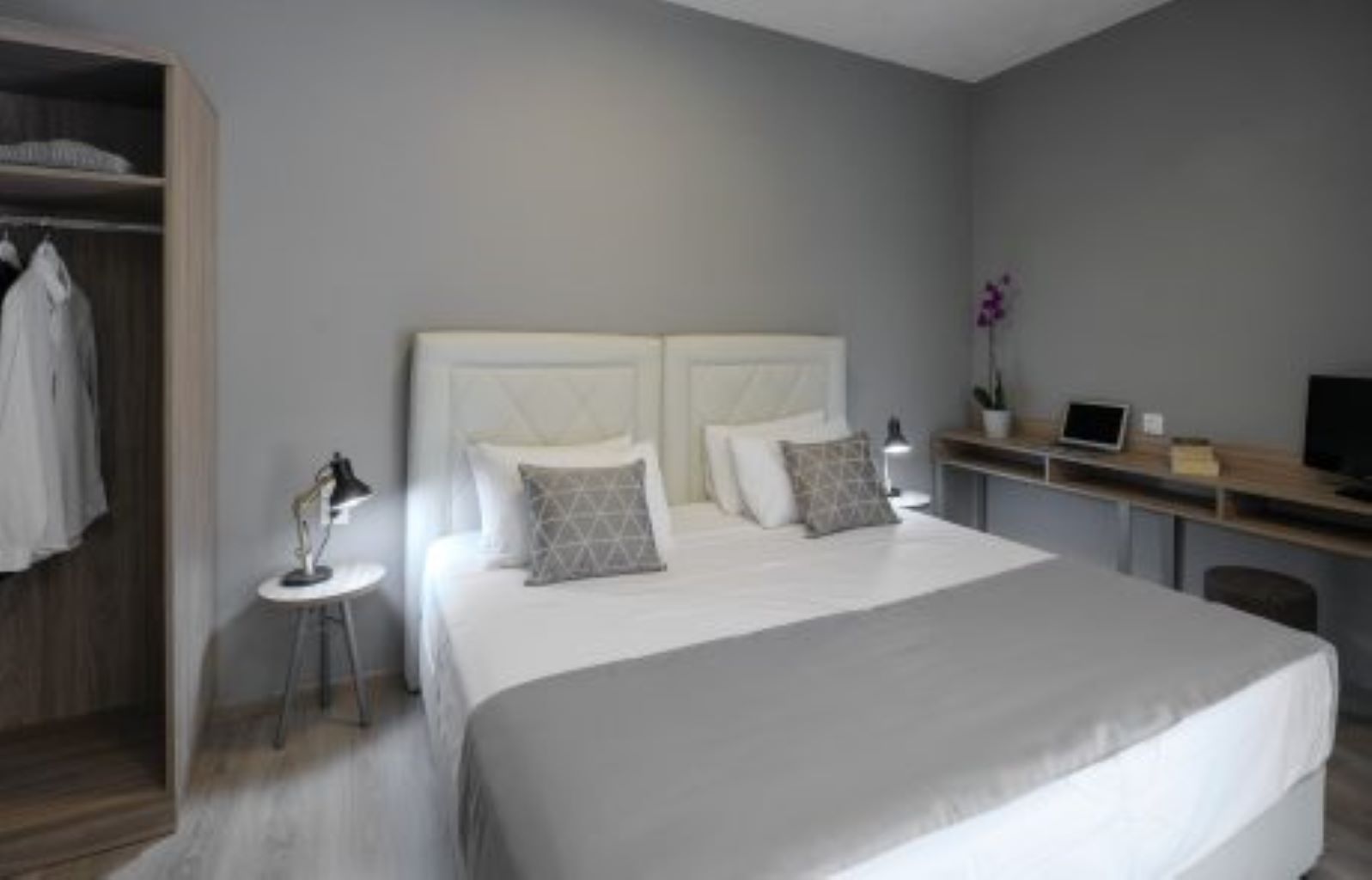 Skianthion Rooms-bračni krevet.jpg