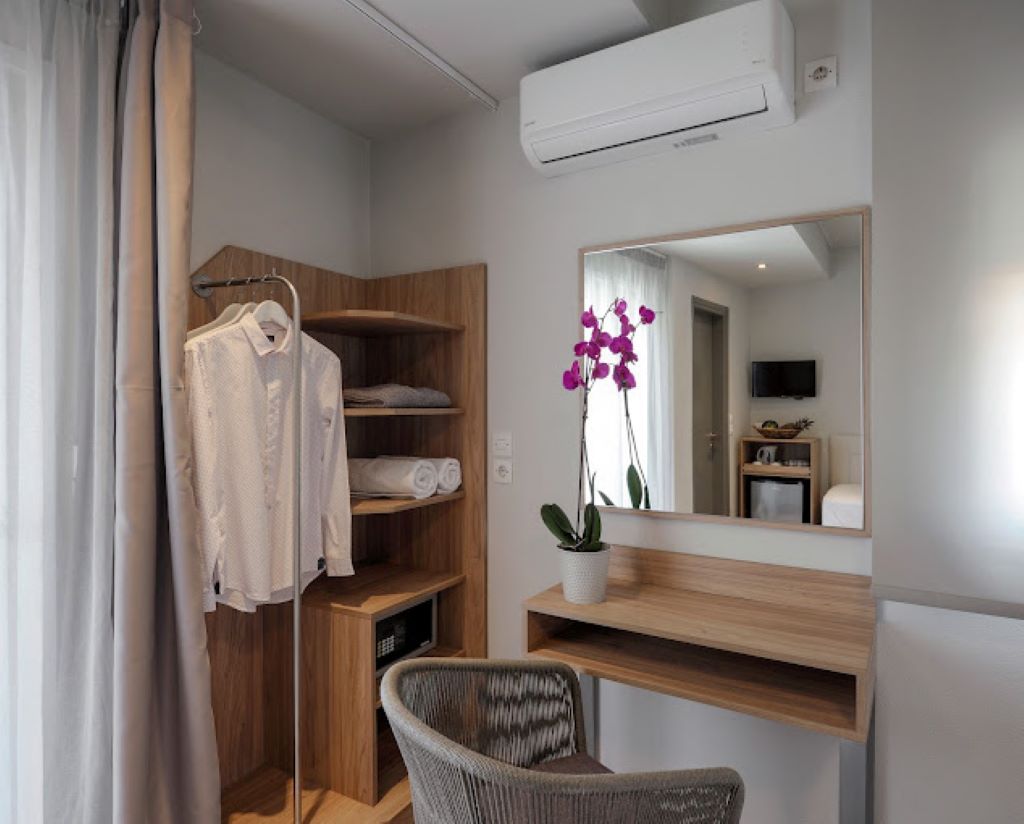Skianthion Rooms-radni sto.jpg