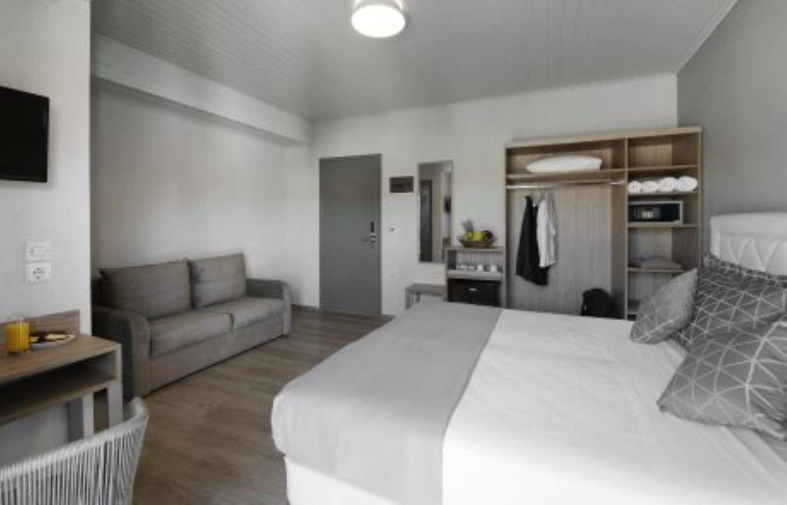 Skianthion Rooms-soba-sofa.jpg