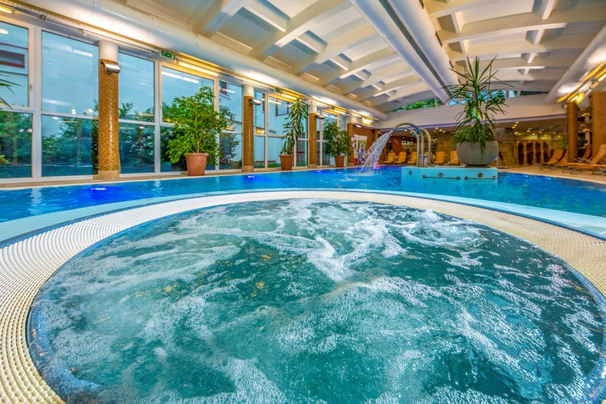 Drava Thermal Resort đakuzi kada.jpg