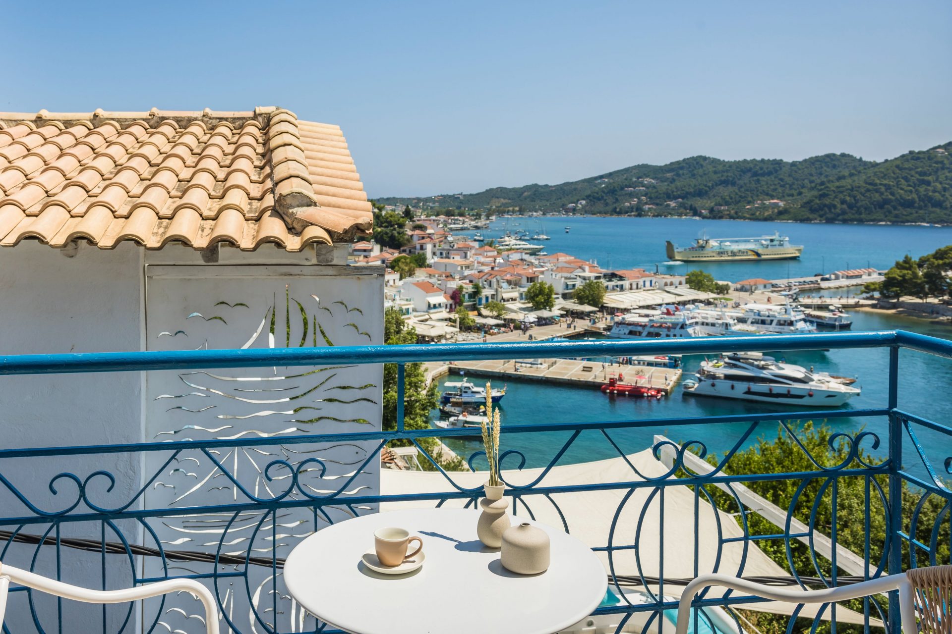 The Blue-balkon.jpg