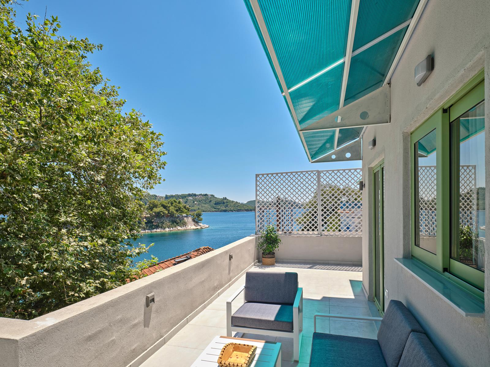 The Tree-balkon.jpg