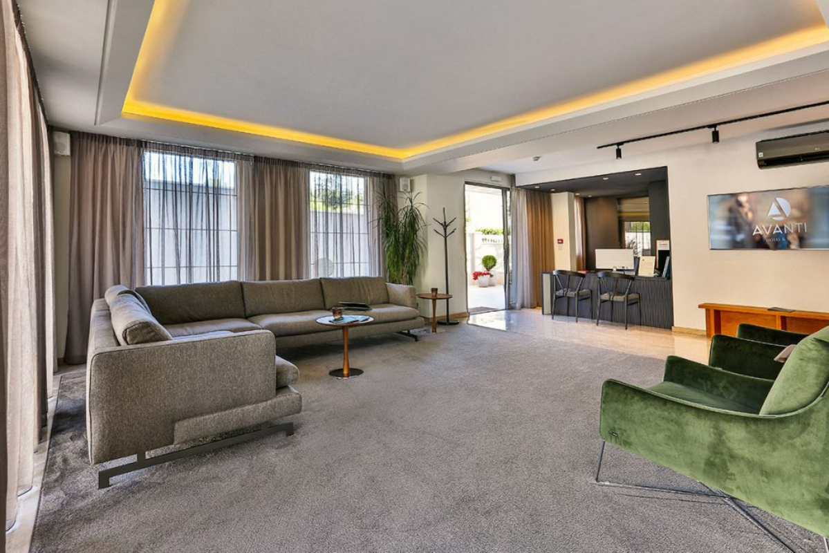 Avanti Hotel & Spa lobi.jpg