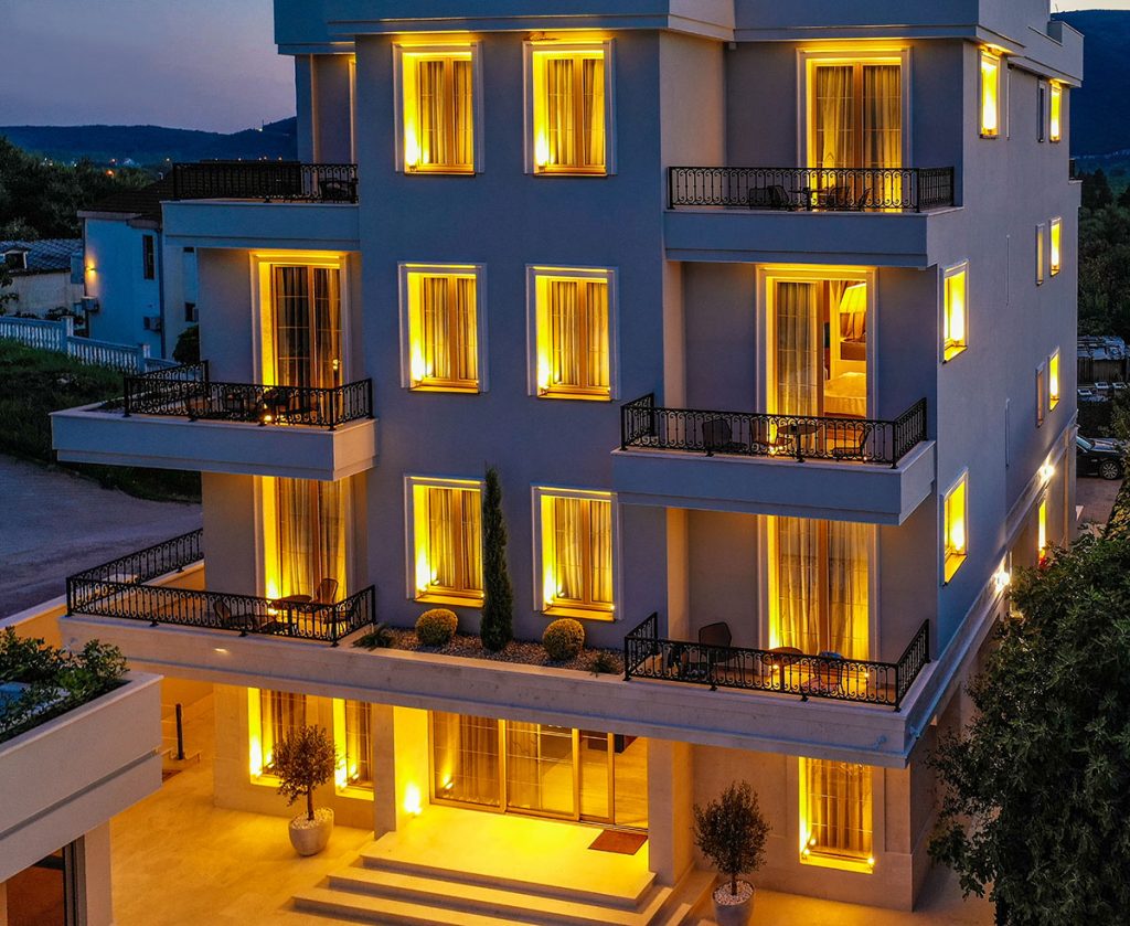 Avanti Hotel & Spa.jpg