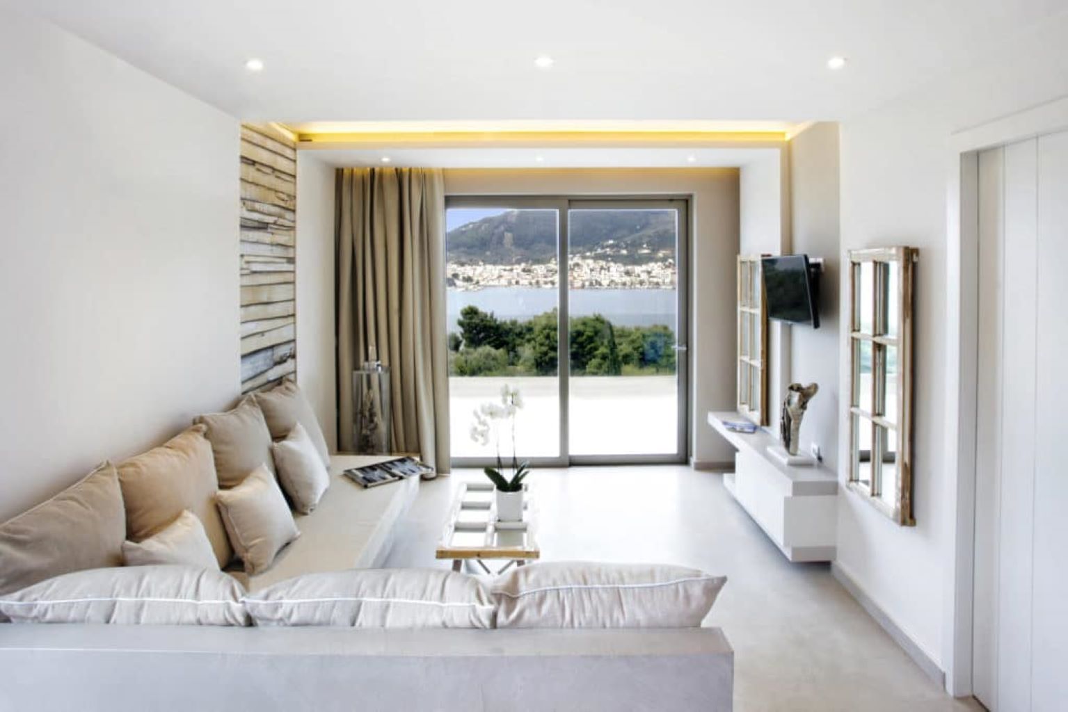 Core-Luxury-Suites-dnevni boravak-svetlost-.jpg
