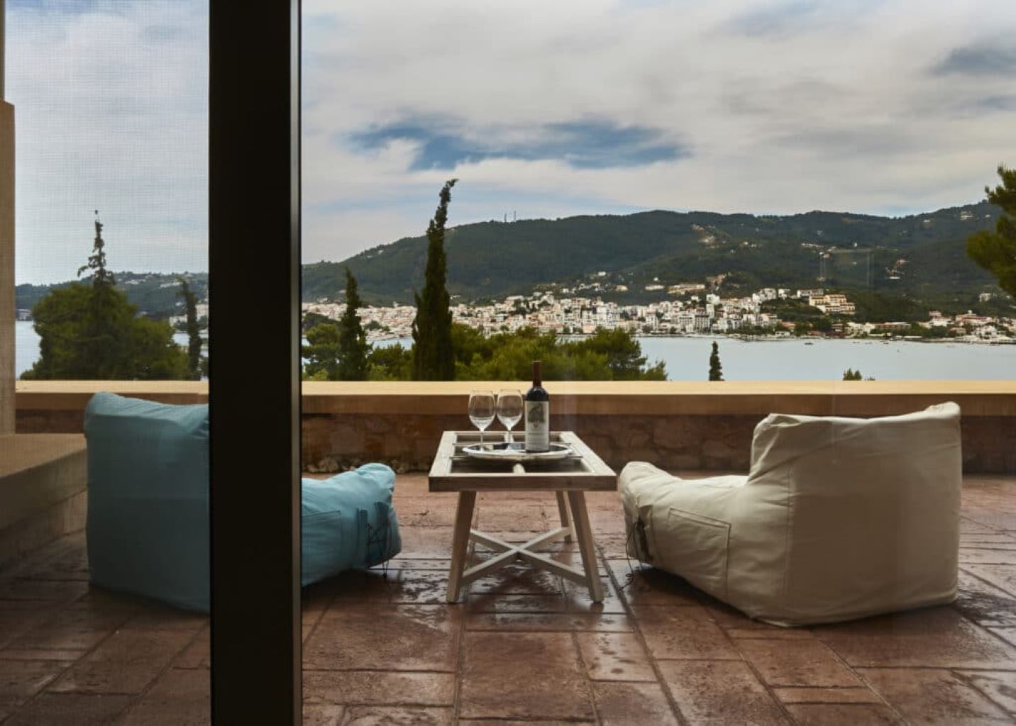 Core-Luxury-Suites-dvorište-pogled-soba-.jpg