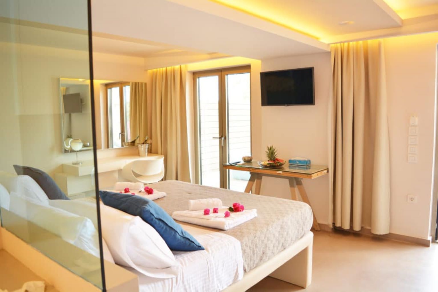 Core-Luxury-Suites-king-size-krevet-soba-.jpg