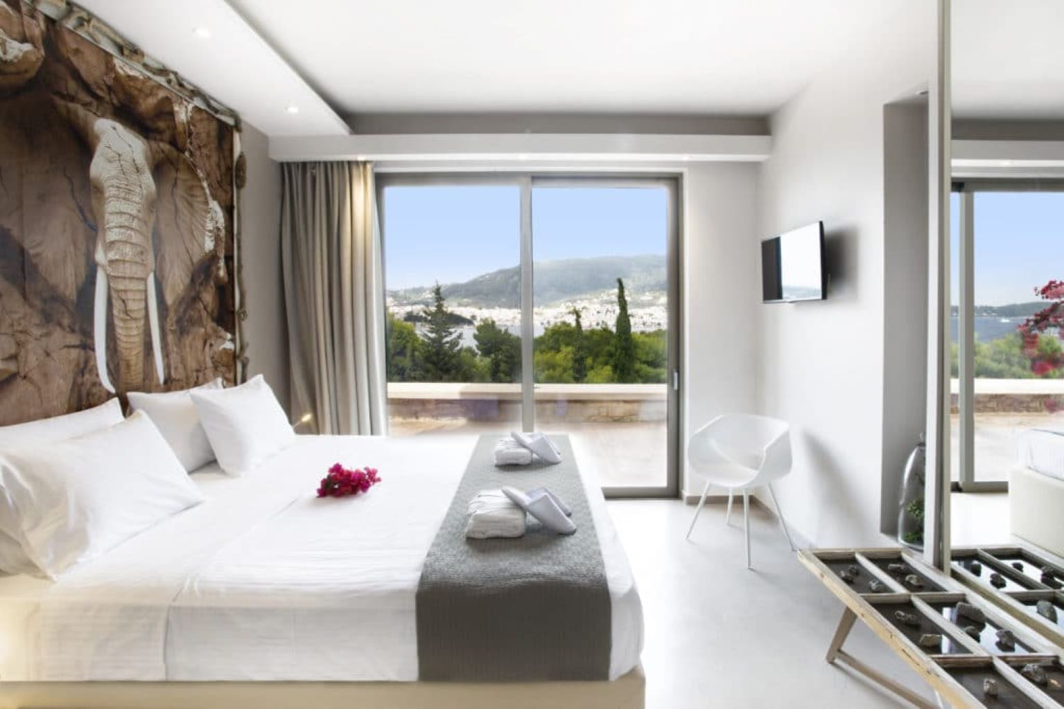 Core-Luxury-Suites-luksuzna spavaća soba-.jpg
