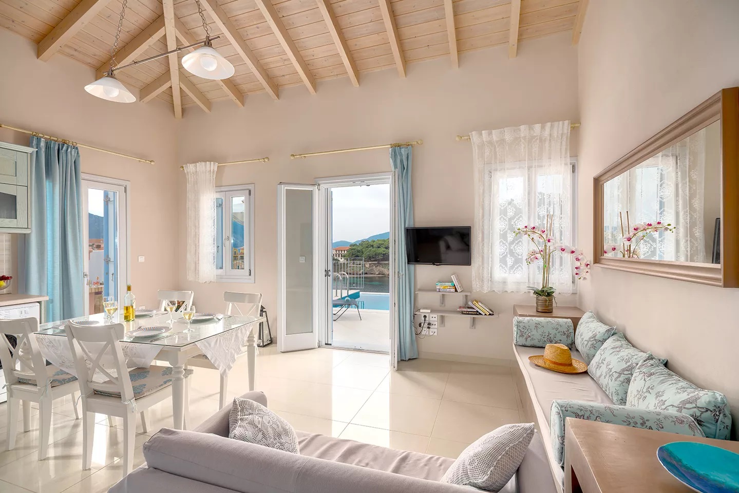 Assos-View-Villa-dnevni-boravak-panorama-vila.jpg