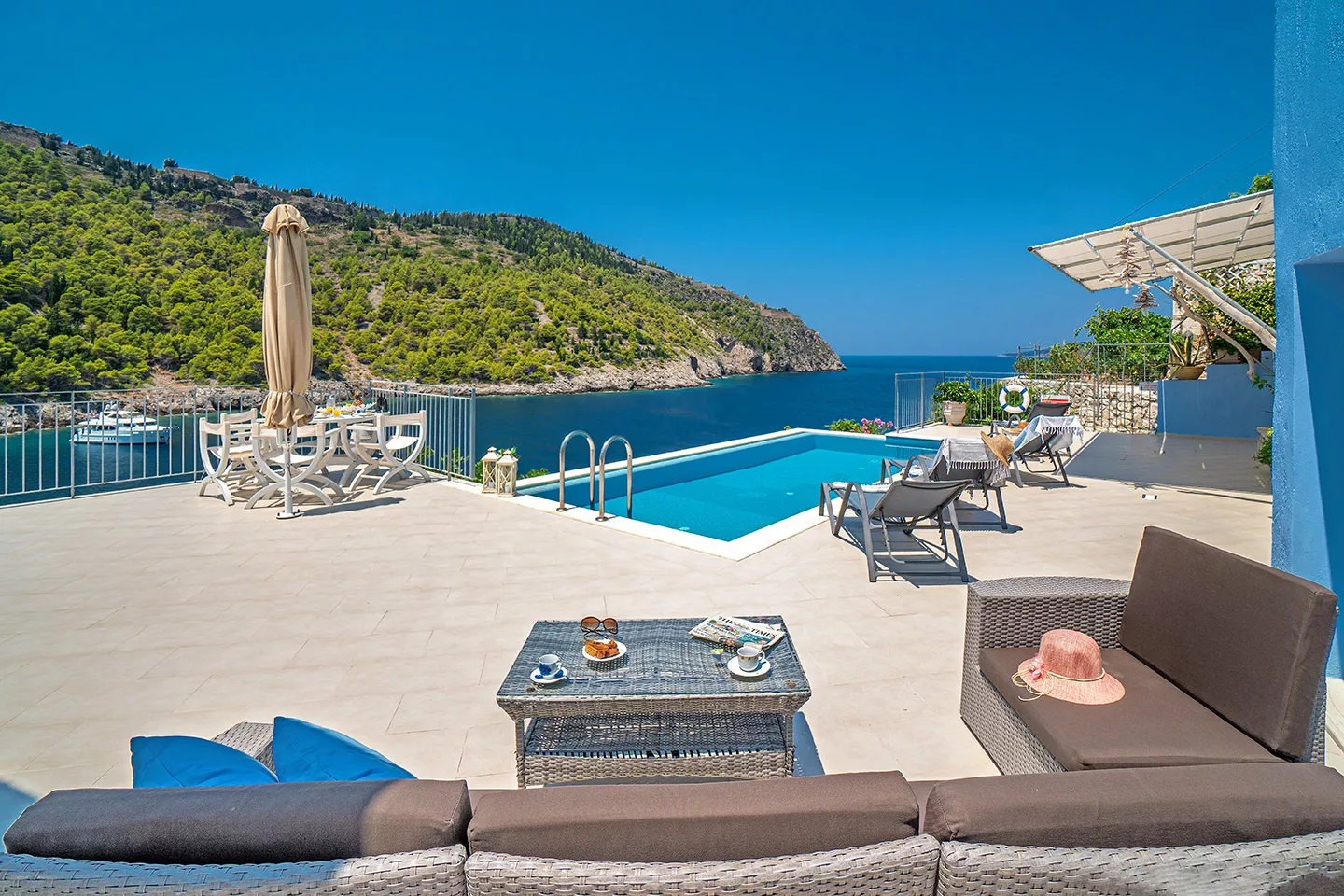 Assos-View-Villa-plori-vila-bazen.jpg