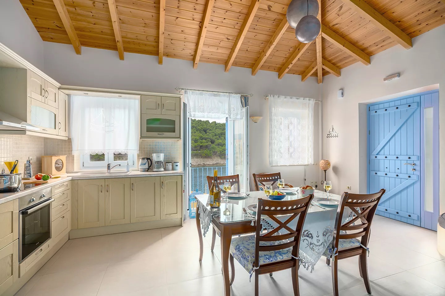 Assos-View-Villa-trpezarija-kuhinja.jpg