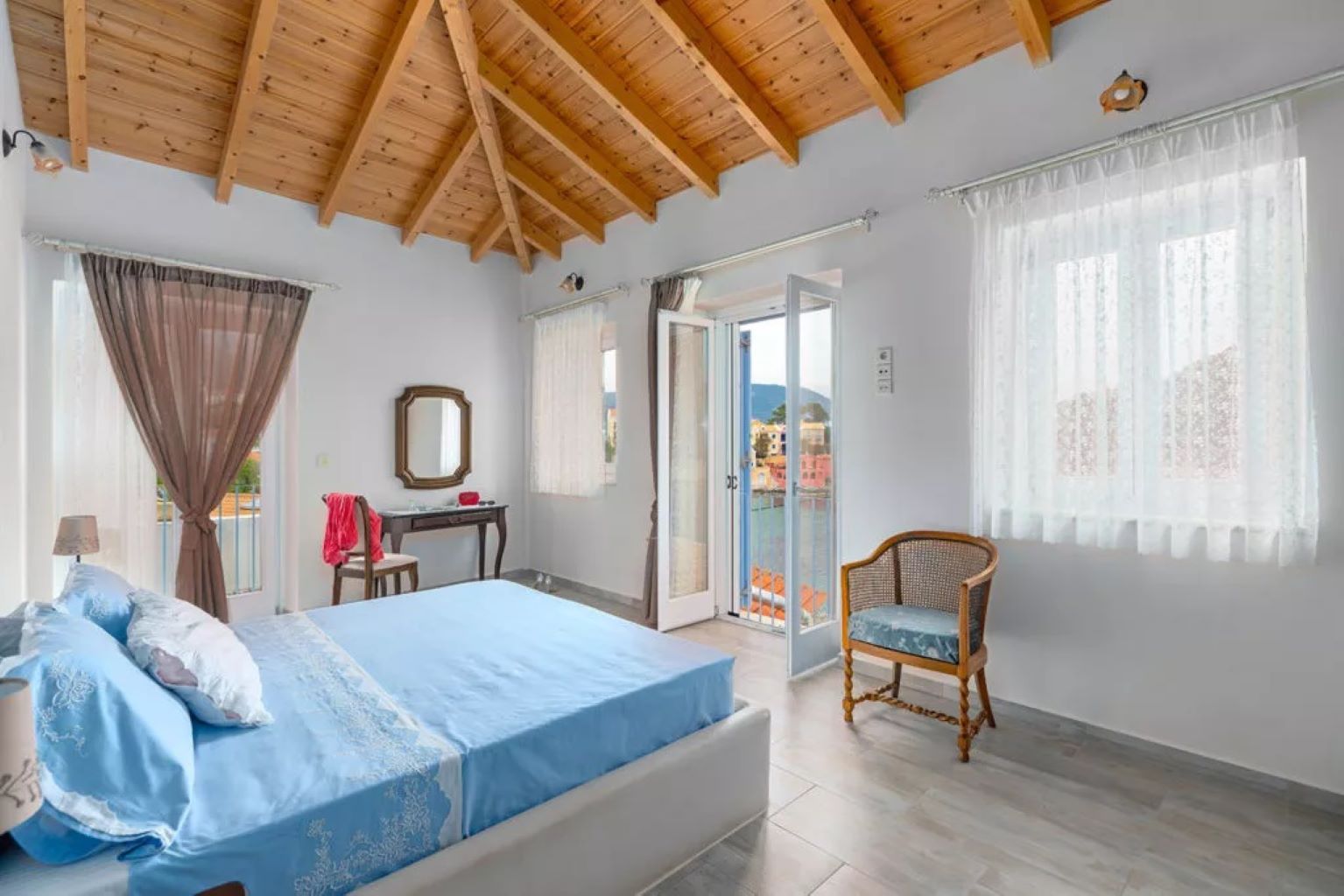 Assos-View-Villas-soba-.jpg