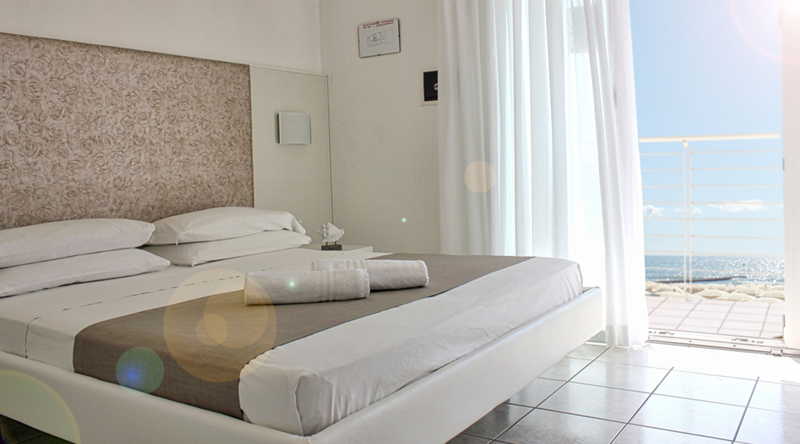 Columbia & ninfea Hotel-Standardna soba pogled more.jpg