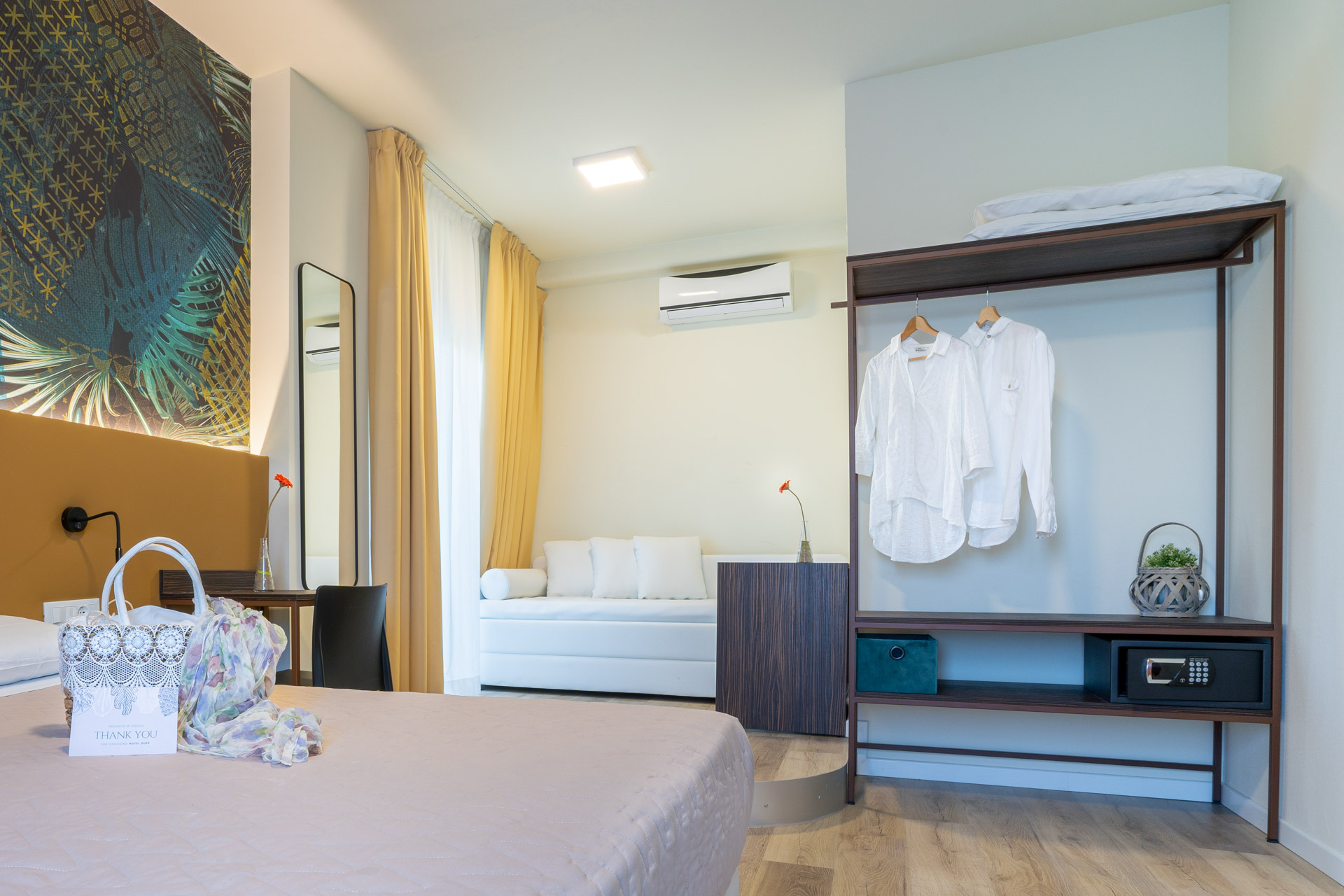 Hotel Suez-Cetvorokrevetna soba.jpg