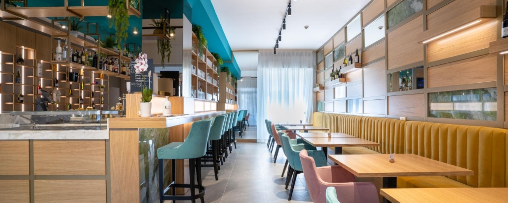 Suez Hotel-Bar restoran.jpg