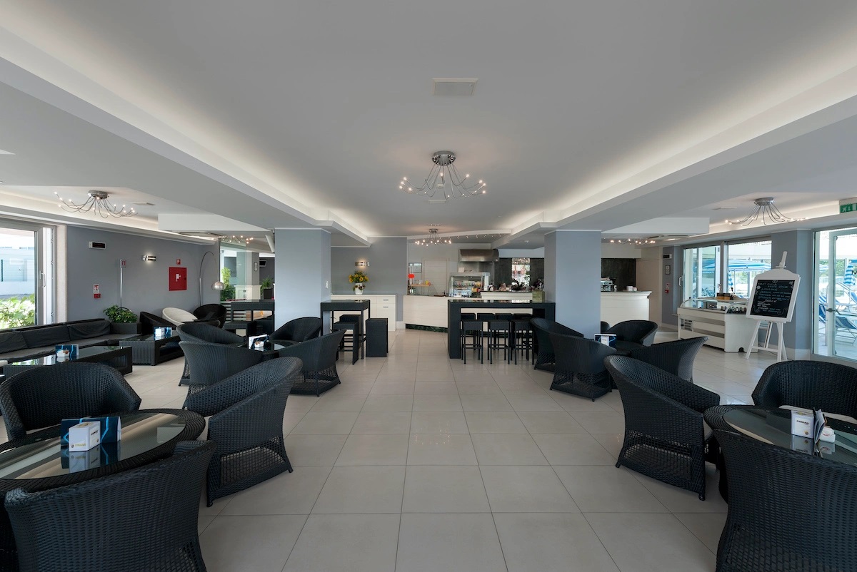 Hotel Miami-Bar.jpg