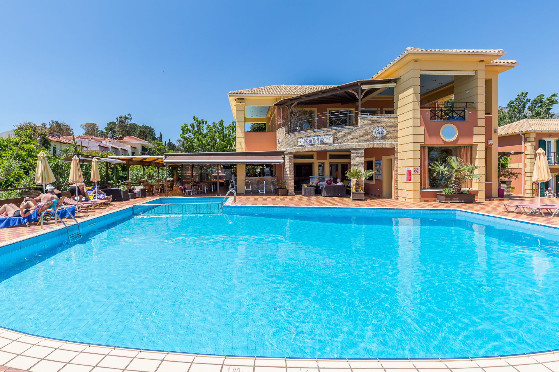 Makis Hotel-Bazen.jpg