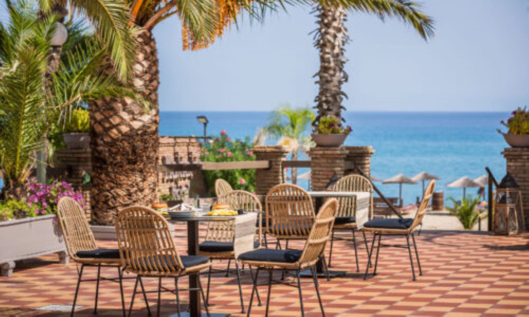 Makis-Hotel-pogled na more-terasa-.jpg