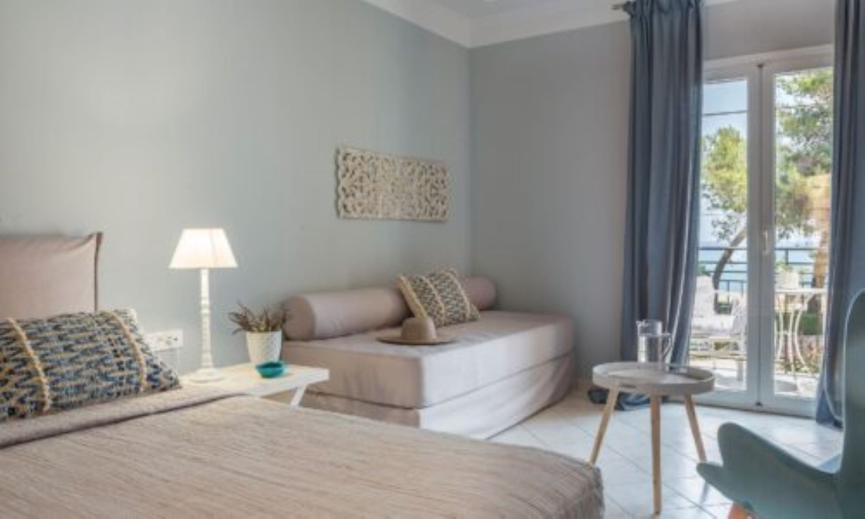 Makis-Hotel-prostor-krevet-sofa-.jpg