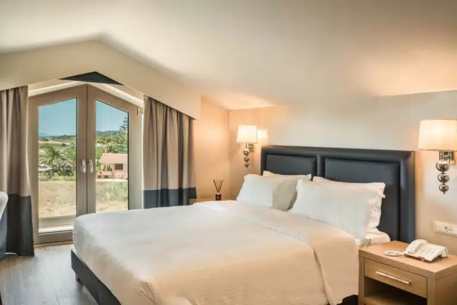 Electra-Kefalonia-Hotel-And-Spa-krevet.jpg