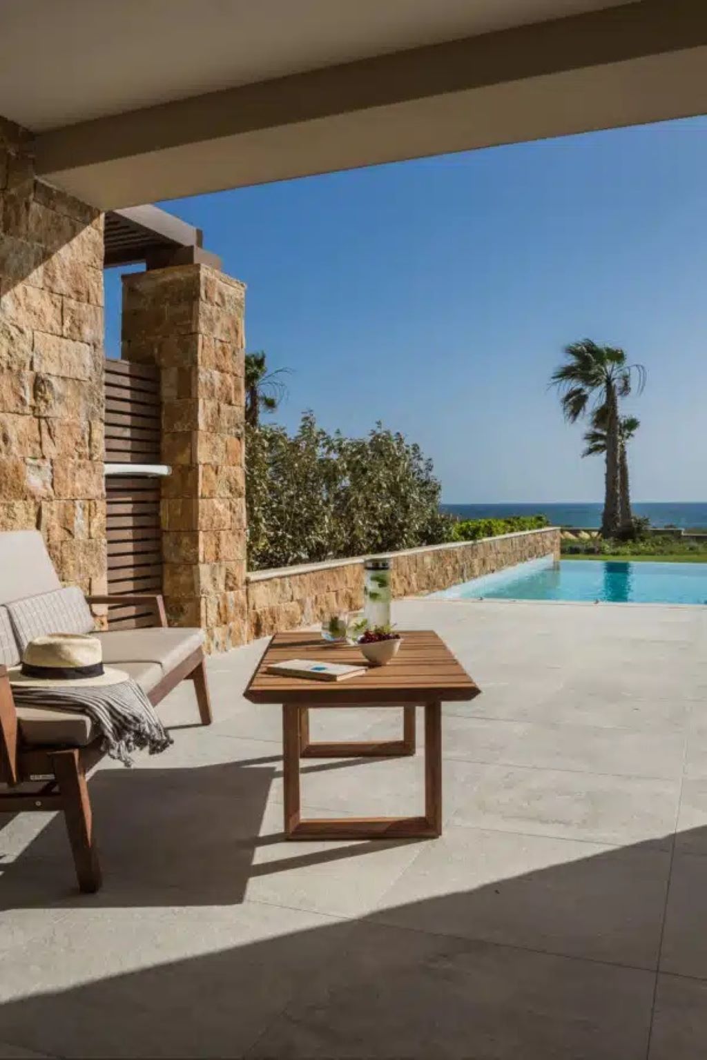 Electra-Kefalonia-Hotel-And-Spa-veranda pored bazena.jpg