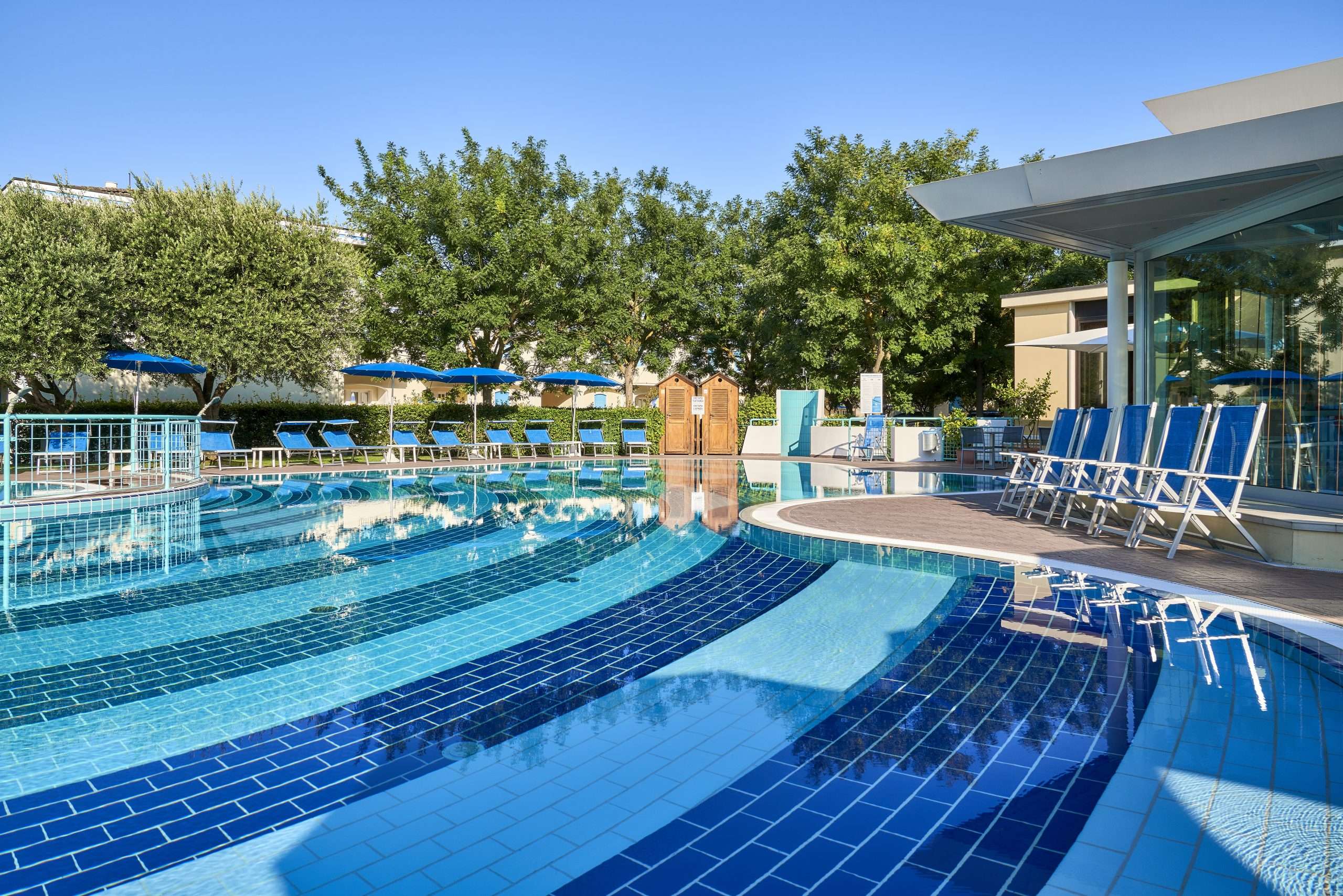 Hotel Junior Family-Spoljasnji bazen.jpg