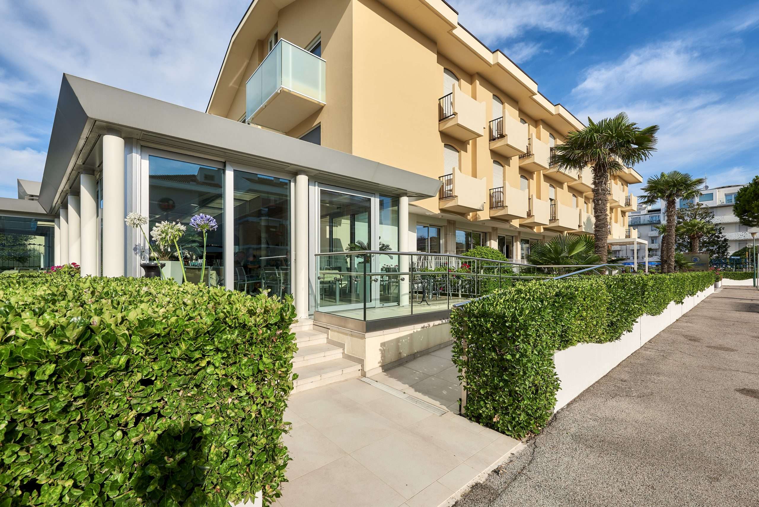 Hotel Junior Family-Ulaz u hotel.jpg