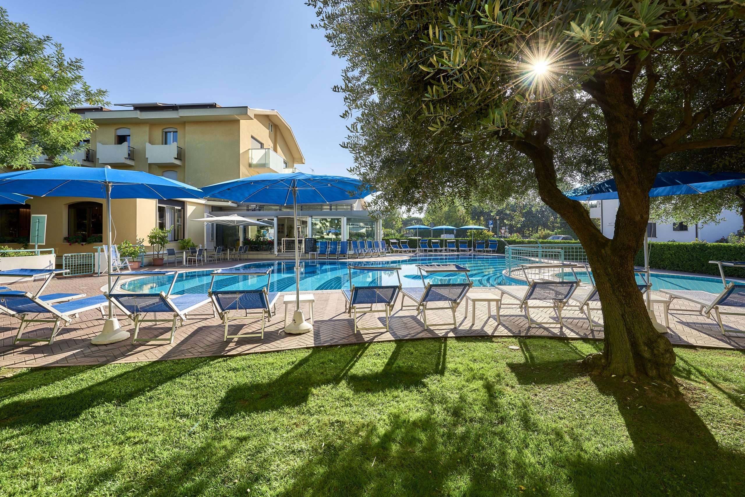 Junior Family Hotel-Oblast oko bazena.jpg