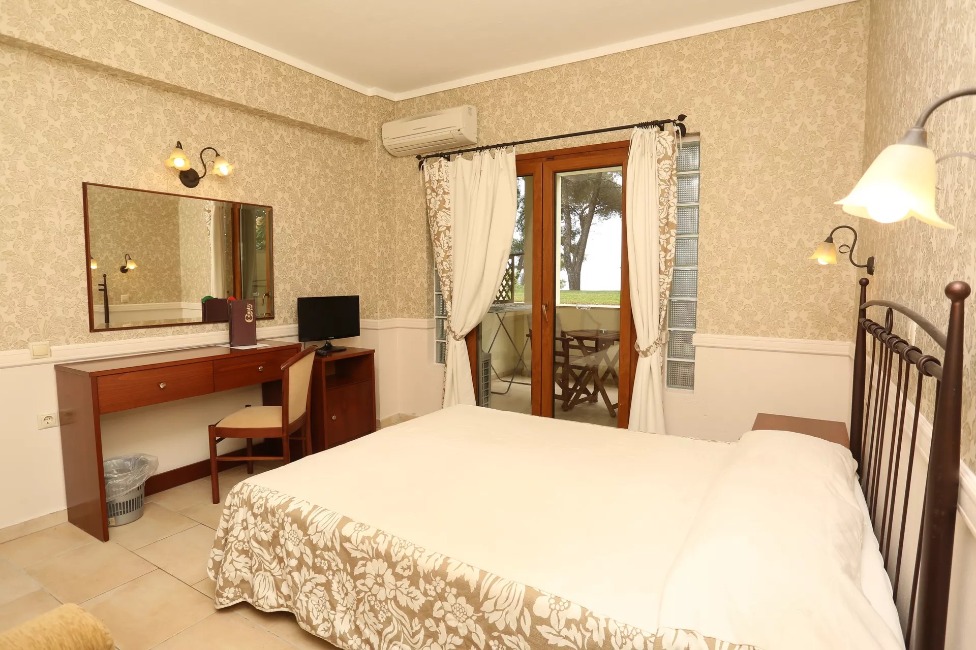 Country Inn Hotel Halkidiki-Economy soba.jpg