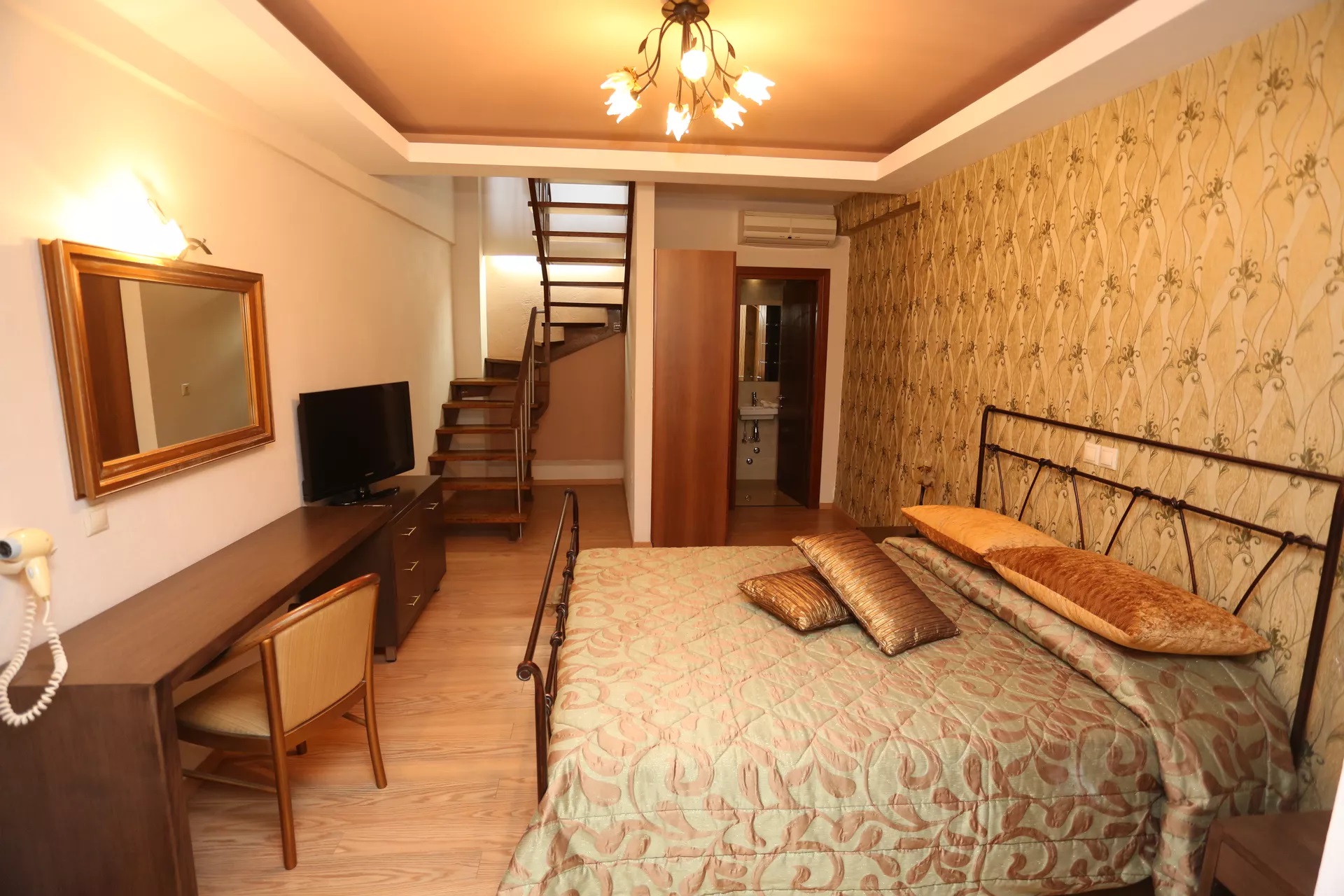 Country Inn Hotel Halkidiki-Suite.jpg