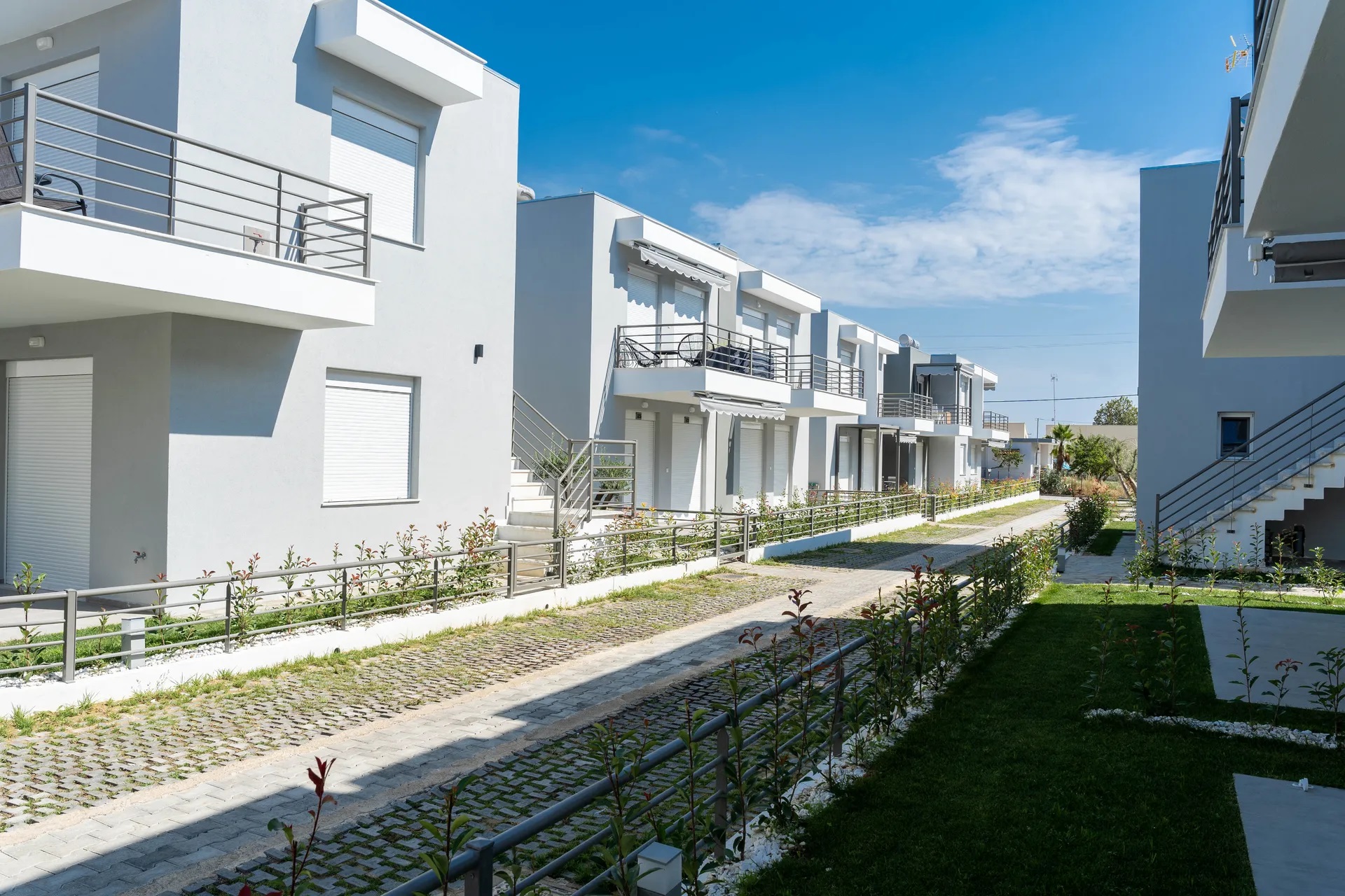 Antigone Residential Complex-Unutrasnjost kompleksa.jpg