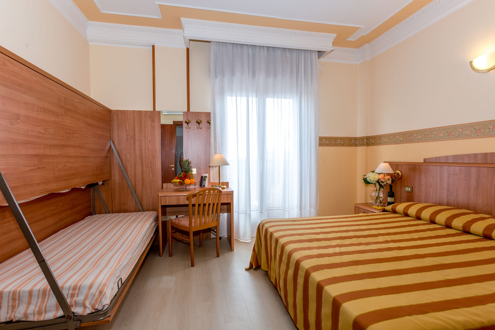 Hotel Smeraldo-Porodicna soba.jpg