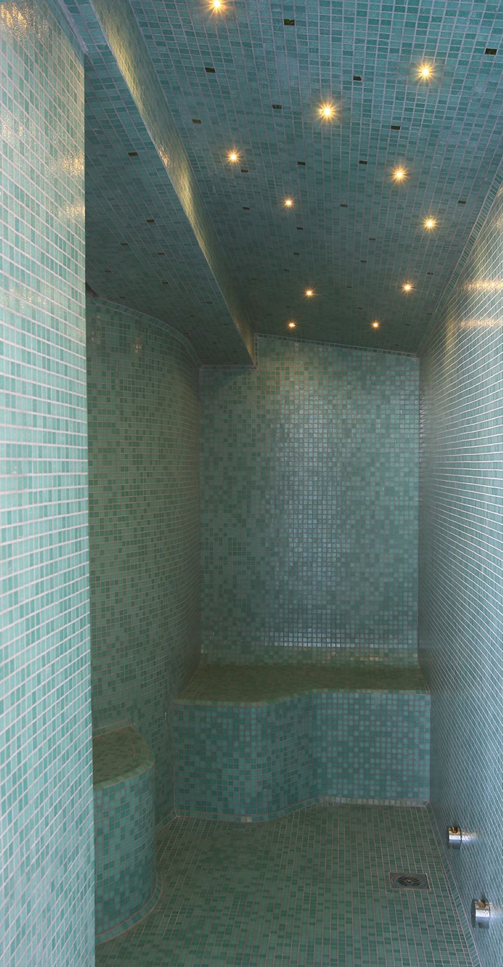 Smeraldo Hotel-Tursko kupatilo.jpg