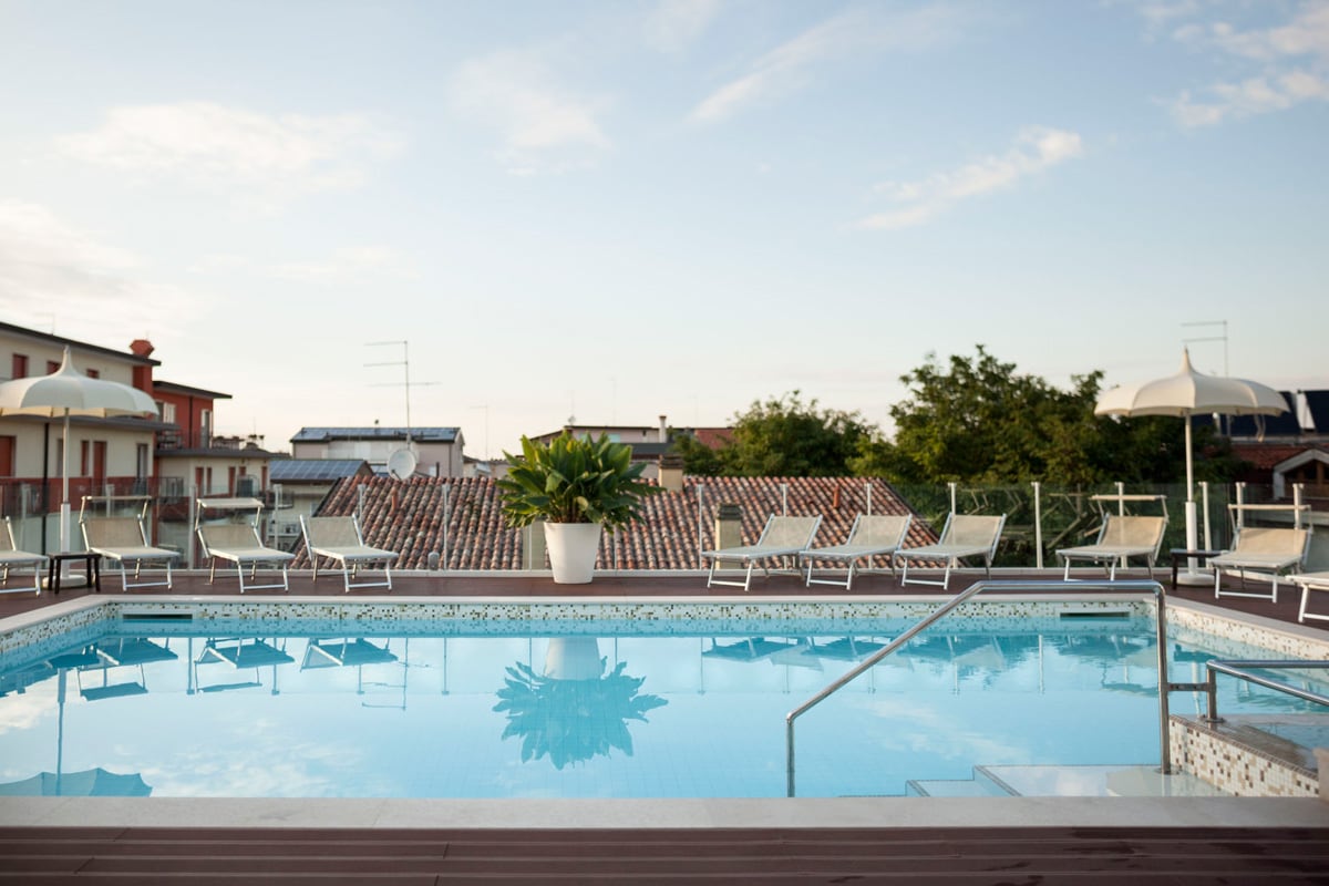 Hotel Tropical-Bazen.jpg