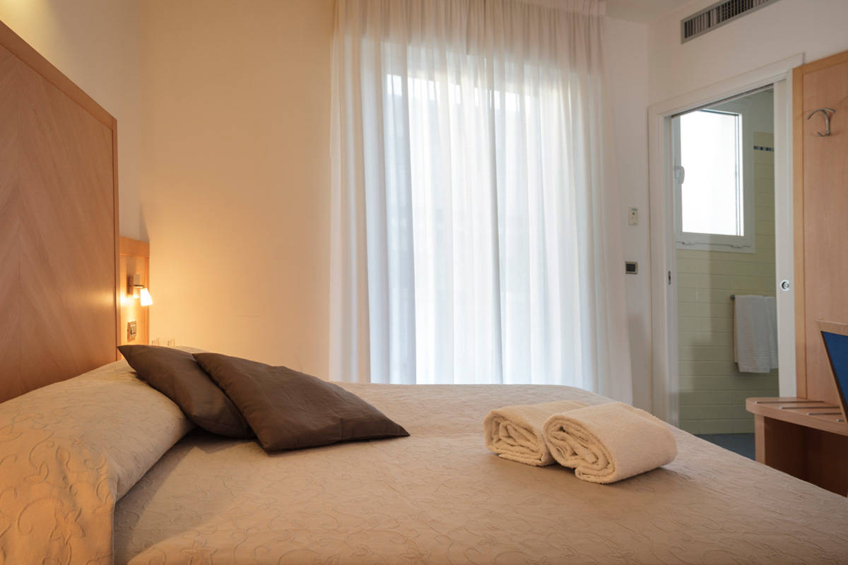 Hotel Tropical-Standardna soba.jpg