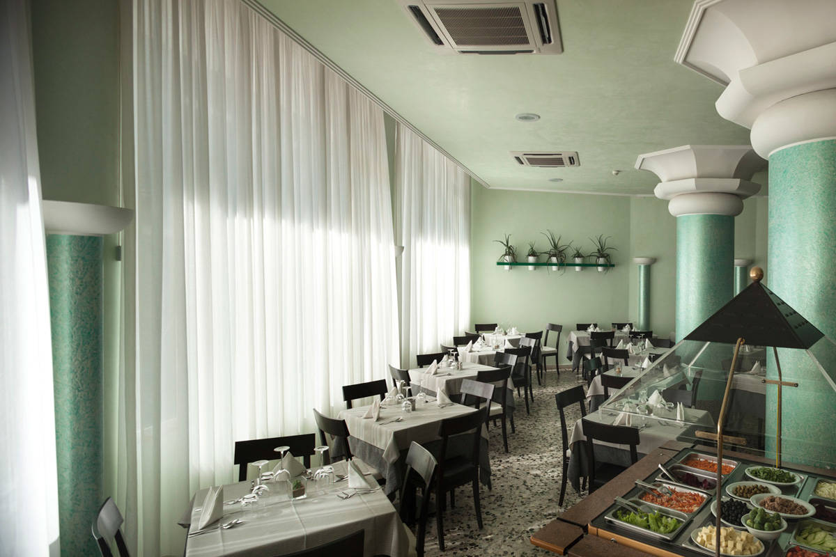 Tropical Hotel-Restoran.jpg