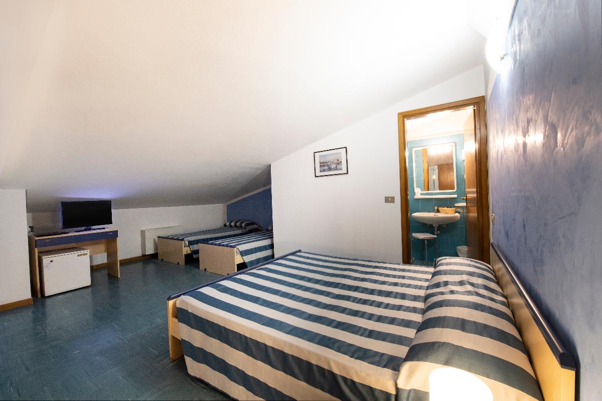 Gritti Hotel-Economy cetvorokrevetna soba potkrovlje.jpg