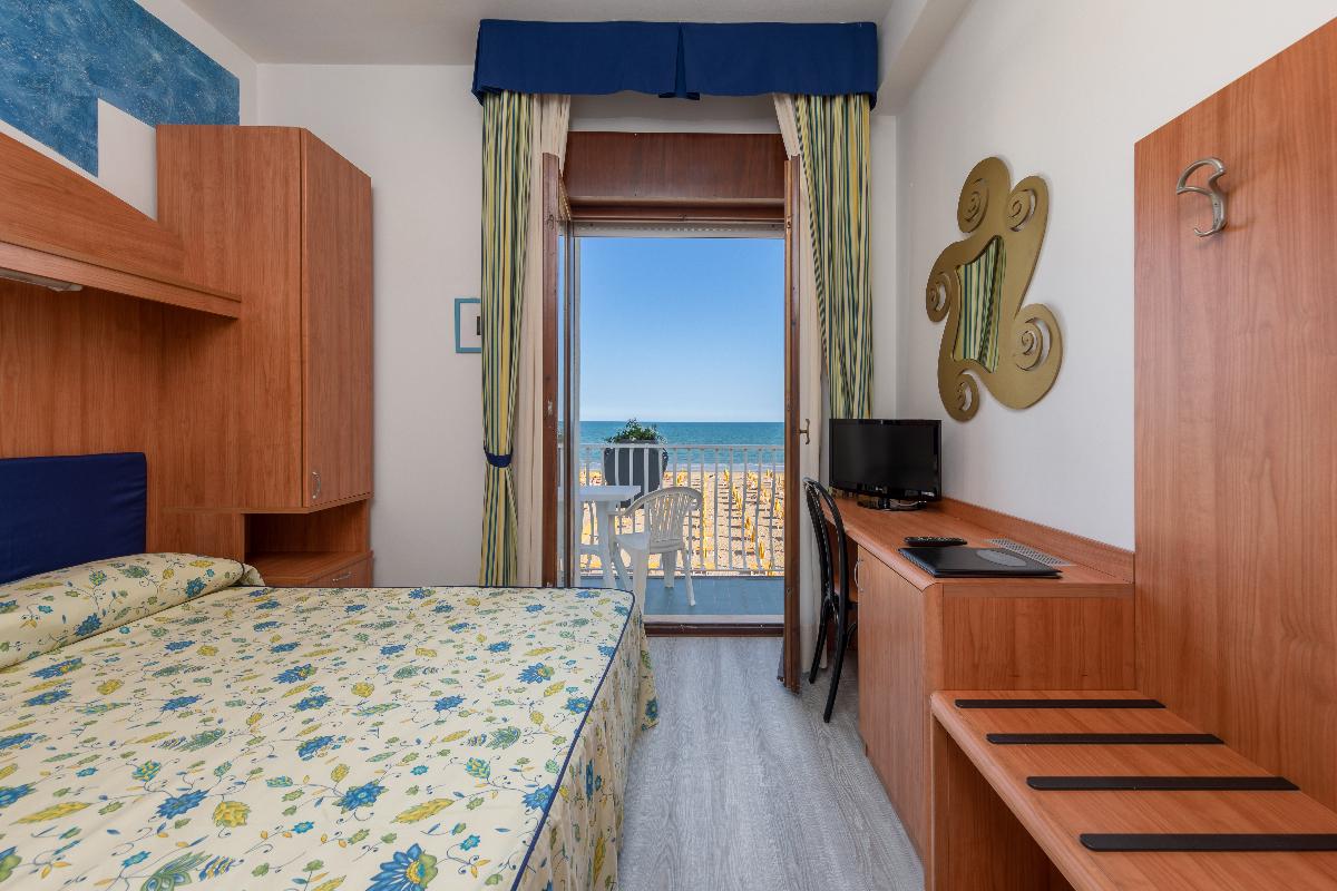 Hotel Gritti-Standardna soba pogled more.jpg
