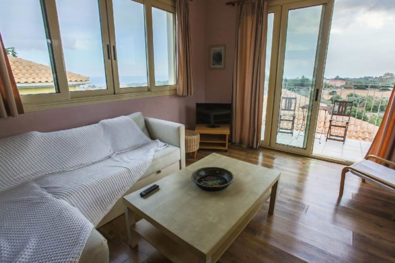 3 Queens Villas-dnevni boravak-.jpg