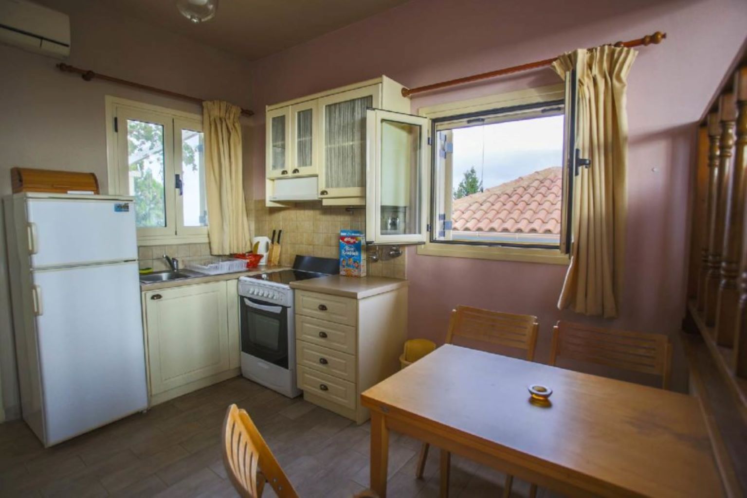 3 Queens Villas-kuhinja-.jpg