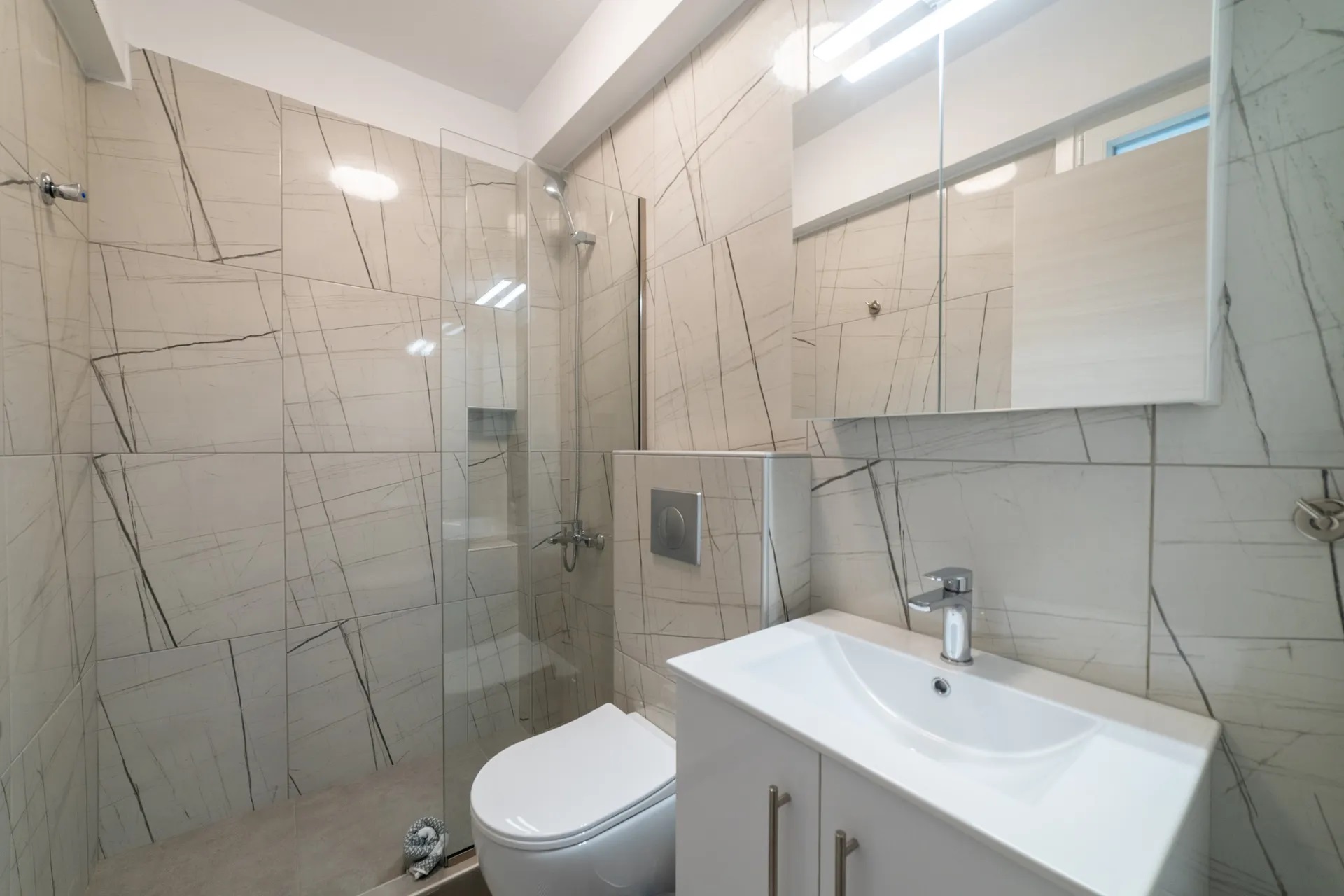 Roxani Residential Complex-Jednosoban apartman kupatilo.jpg