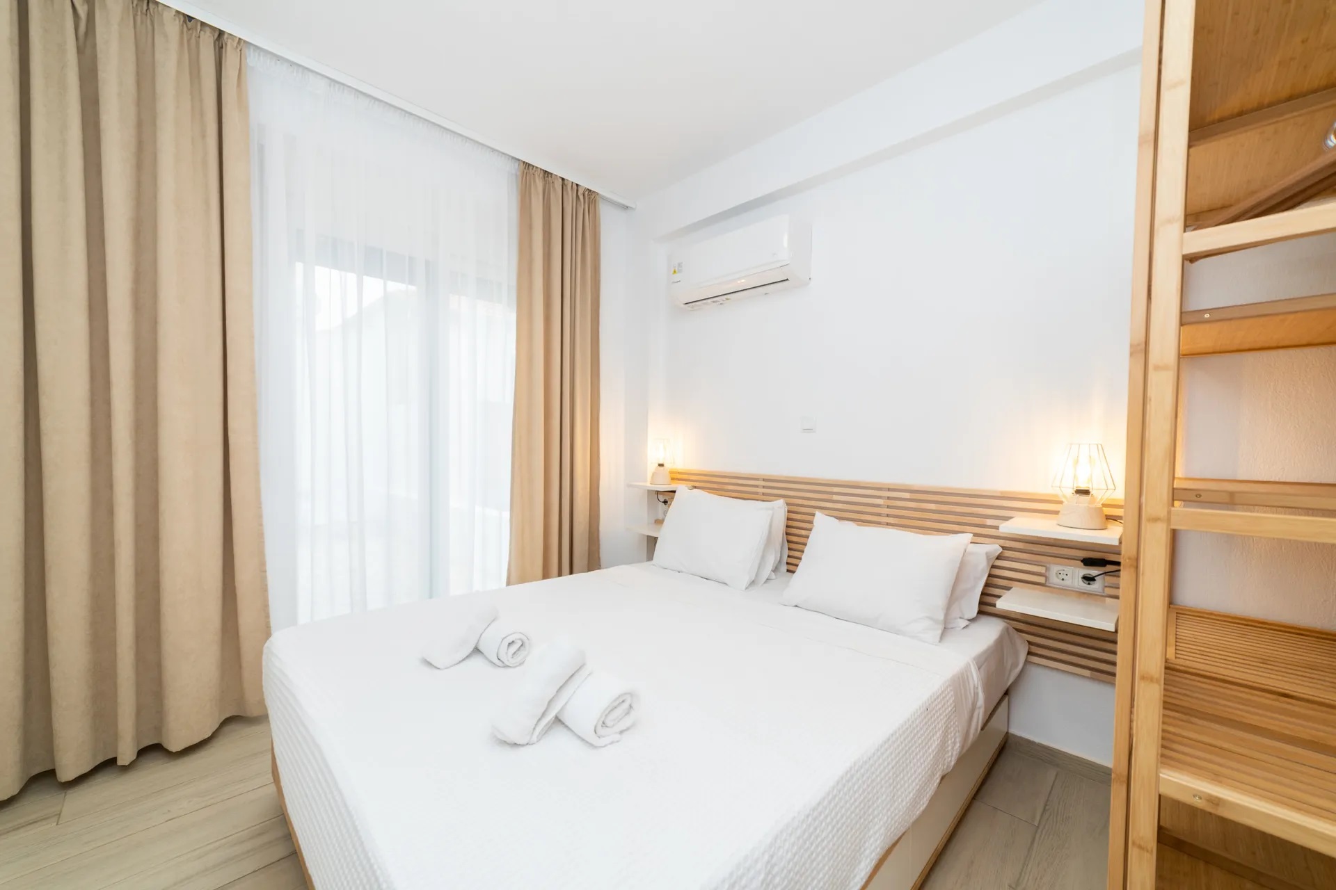 Roxani residential Complex-Jednosoban apartman spavaca soba.jpg