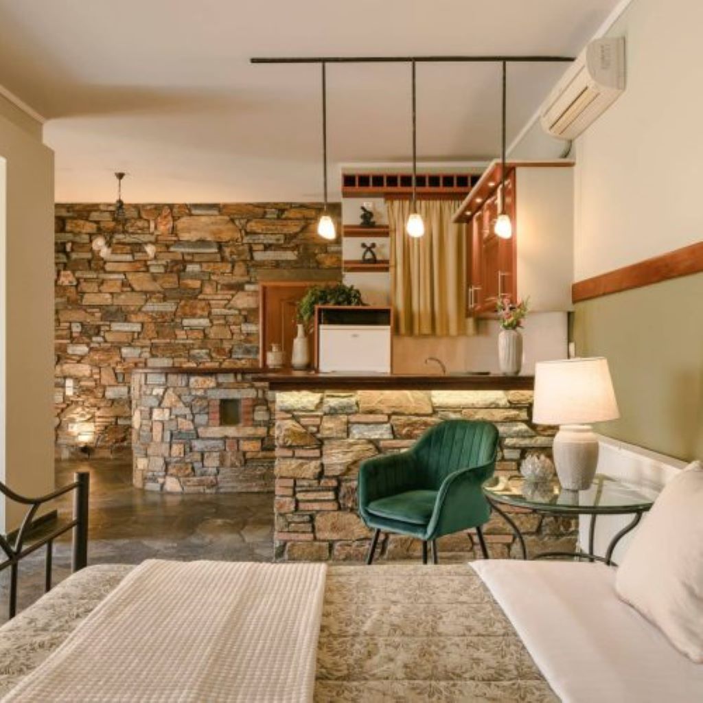 Paramithenio Village Beach Resort-Superior suite delimican pogled more.jpg