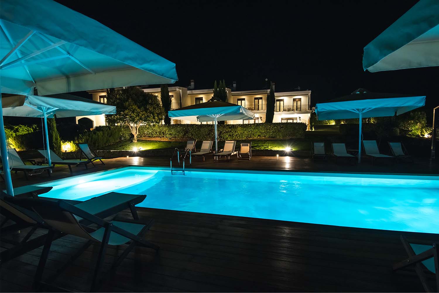 Calas Sani VIllas-Bazen nocu.jpg