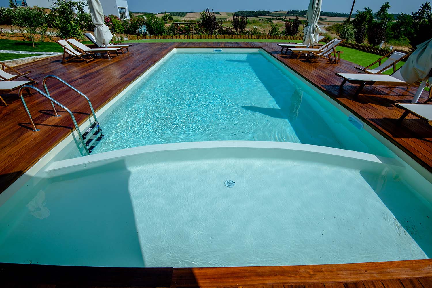 Calas Sani Villas-Bazen.jpg