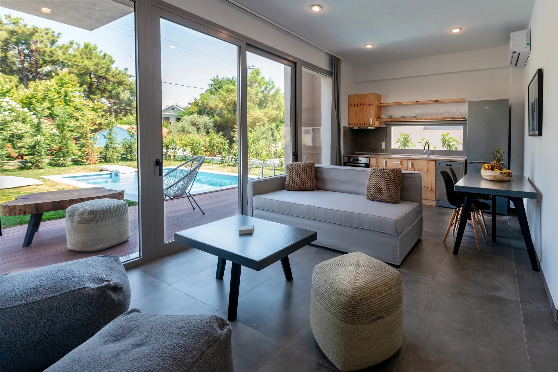 SunBlue Boutique Villas-SunBlue Villa privatni bazen dnevna soba.jpg