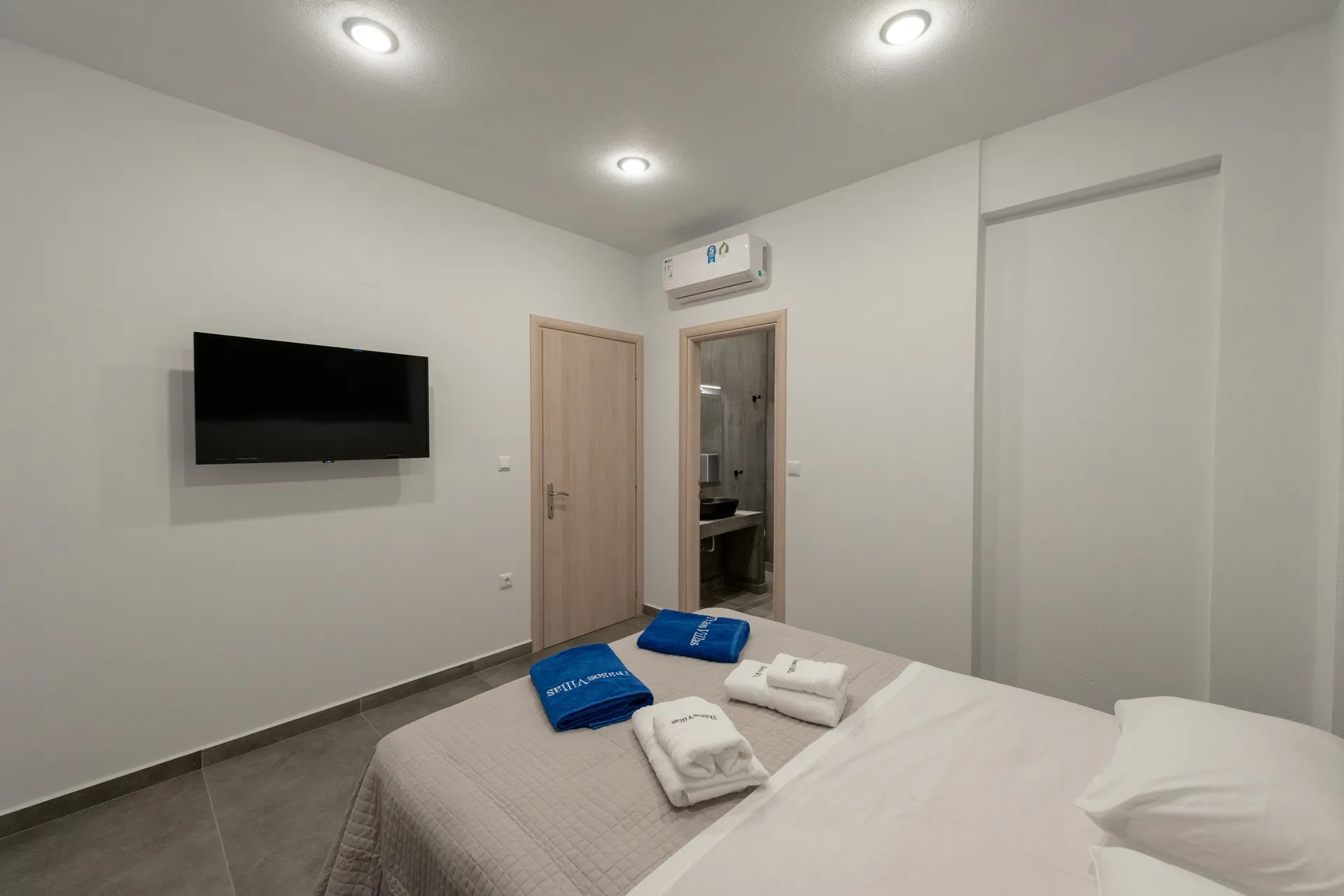 SunBlue Boutique Villas-SunBlue Villa privatni bazen spavaca soba.jpg