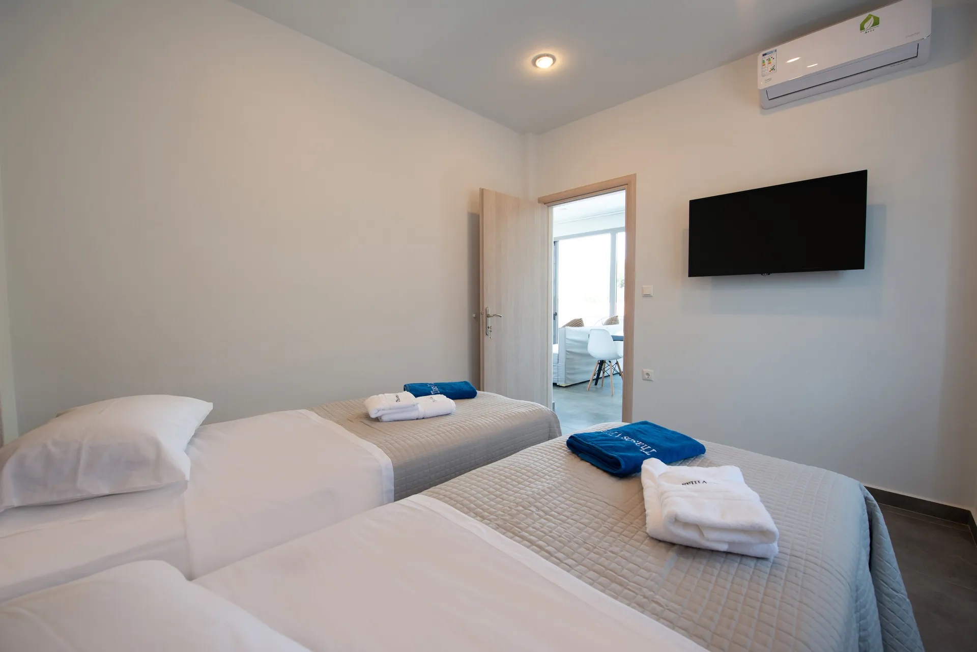 SunBlue Boutique Villas-SunBlue pogled more spavaca soba.jpg